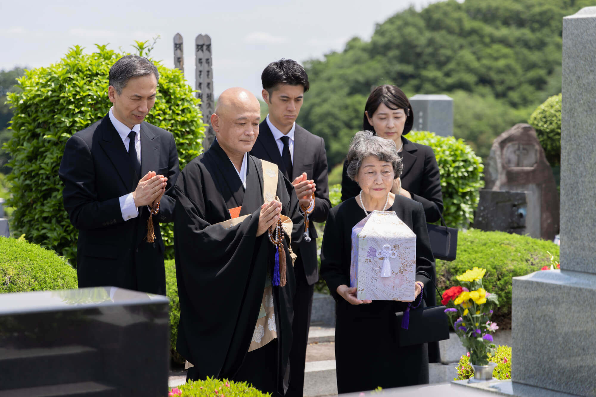 埋葬の種類と特徴を徹底解説！現代の埋葬方法の選び方